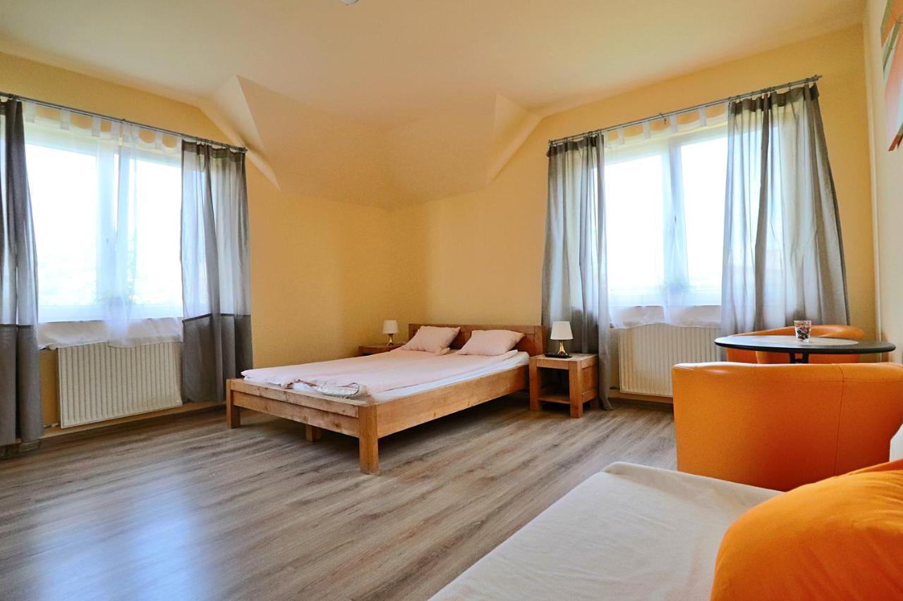 Bedrooms 3 Maja 15A Lodz  Exterior photo